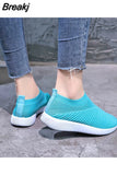 Women's sports shoes Mesh casual vulcanized shoes Soft soled large flat shoes Women's fashionable and comfortable socks