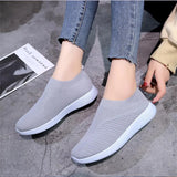 Women's sports shoes Mesh casual vulcanized shoes Soft soled large flat shoes Women's fashionable and comfortable socks