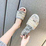 Breakj Red Slippers Women Summer Super Fire 2025 New Wearing Fashion Ins Tide Beach Anti-Slip Cold