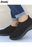 Women's sports shoes Mesh casual vulcanized shoes Soft soled large flat shoes Women's fashionable and comfortable socks