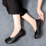 Women Soft Leather Shoes Round Toe Shallow Comfortable Flats Female Retro Mother Shoes Travel Single Casual
